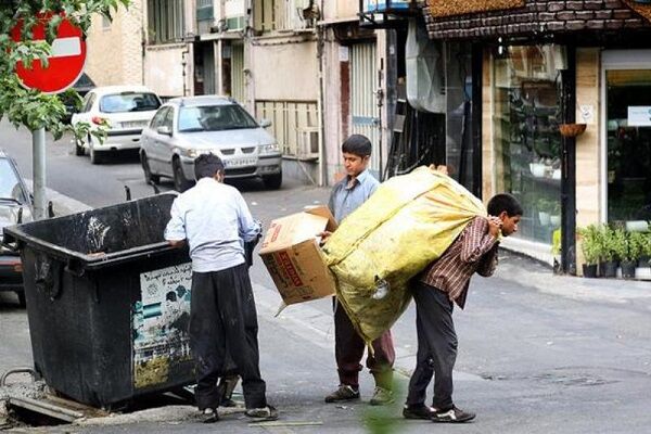 طلای کثیف در شیراز متولی ندارد؛ معتادان سلطان زباله های شهر