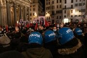 تظاهرات ایتالیایی‌های کرونا زده در اعتراض به مشکلات اقتصادی