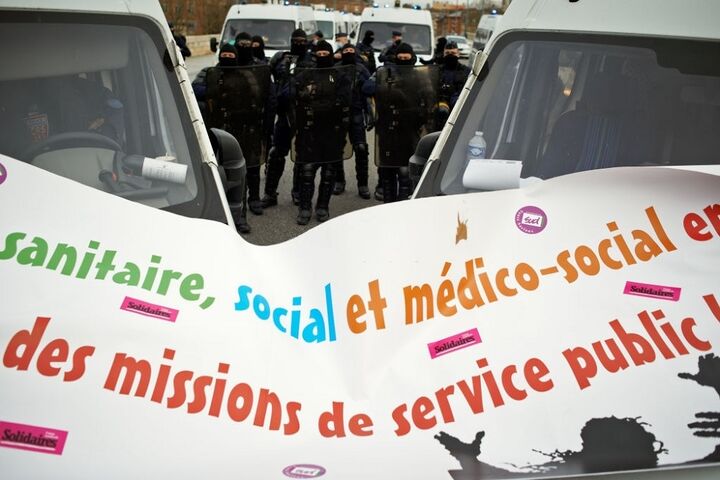 اعتراض کادر درمان فرانسه 12