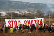 اعتراضات به ساخت انبار آمازون در فرانسه