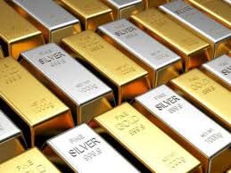 غیرهمسویی بازار طلا و نقره طی یک سال گذشته؛ قیمت طلا تا انتهای سال به ۱۶۰۰ دلار می رسد