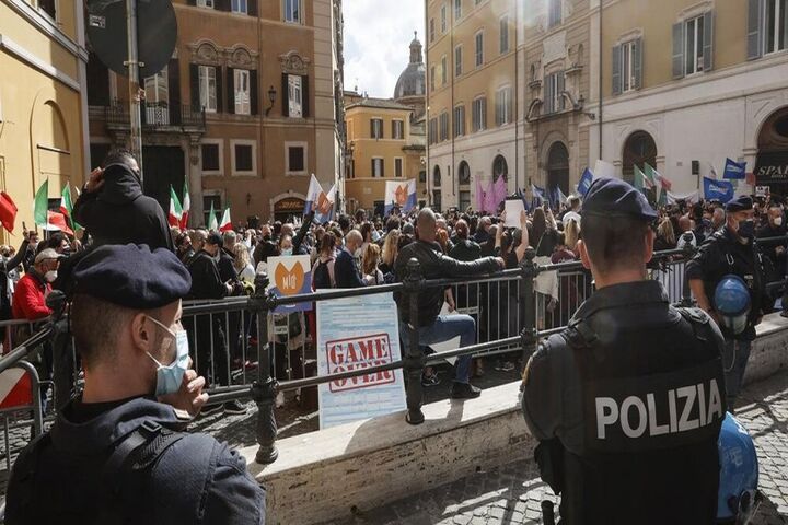 اعتراضات ایتالیا 10