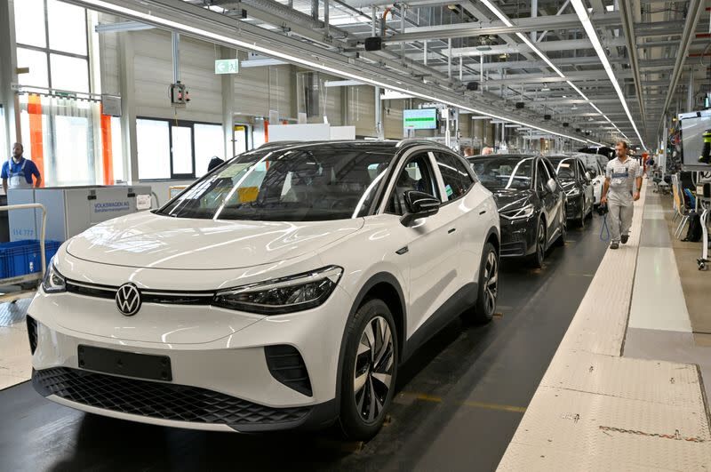 سقوط سهم هفت شرکت خودروساز اروپایی طی ۲۰ سال| چین تهدید جدی برای صنعت خودروی اروپا شد