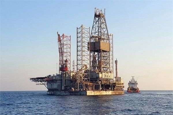 حفر و تکمیل ۴۵ حلقه چاه‌ نفت و گاز در مناطق خشکی و دریایی کشور