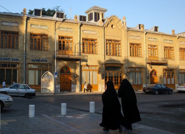 ساختمان‌های تجاری بلای هویت تاریخی مشهد؛ پاتوق‌های فرهنگی یکی یکی حذف می‌شوند