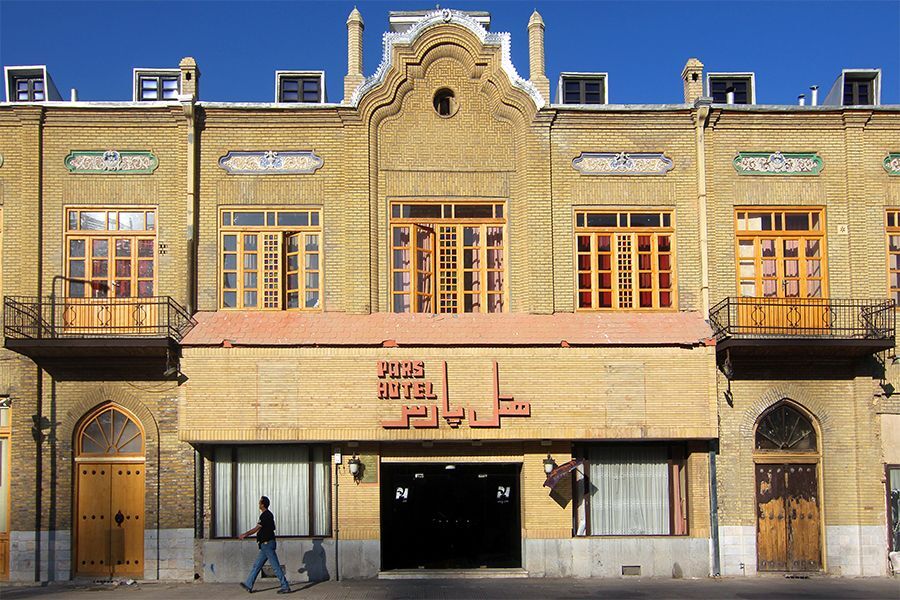 ساختمان‌های تجاری بلای هویت تاریخی مشهد؛ پاتوق‌های فرهنگی یکی یکی حذف می‌شوند