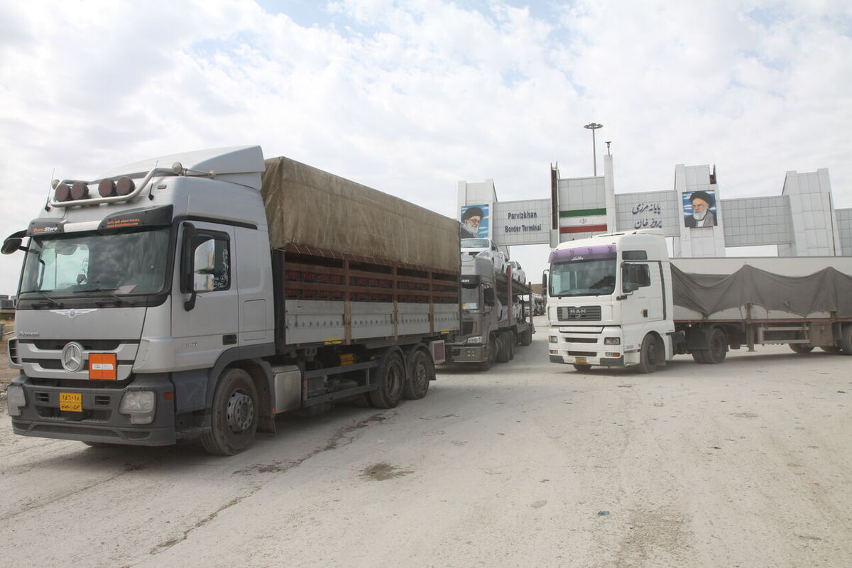 صادرات روزانه ۴۰۰ کامیون کالای صادراتی از مرز پرویزخان به عراق
