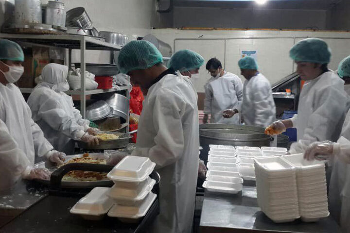 ۴۰ هزار پرس غذای گرم توسط بنیاد احسان ستاد اجرایی فرمان امام در کردستان توزیع شد