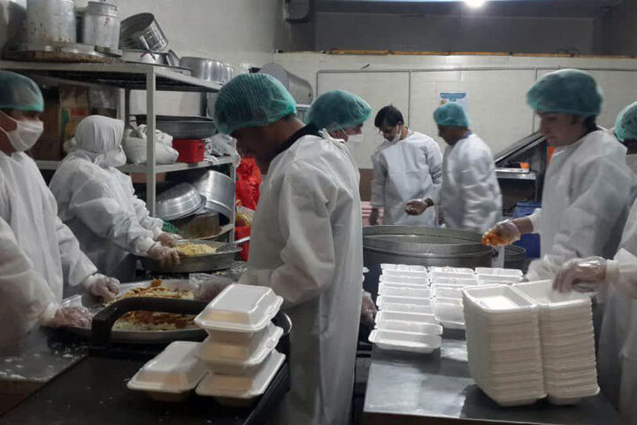 ۴۰ هزار پرس غذای گرم توسط بنیاد احسان ستاد اجرایی فرمان امام در کردستان توزیع شد ۴۰ هزار پرس غذای گرم توسط بنیاد احسان ستاد اجرایی فرمان امام در کردستان توزیع شد