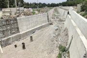 تعریض و بازسازی پل «دینارآباد»/ دیوار ساحلی رودخانه «شادچای» در حال بهسازی است