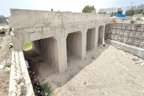 تعریض و بازسازی پل «دینارآباد»/ دیوار ساحلی رودخانه «شادچای» در حال بهسازی است