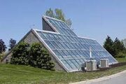 مزایای گلخانه خورشیدی نسبت به معمولی| ذخیره گرما و استفاده از انرژی مکمل