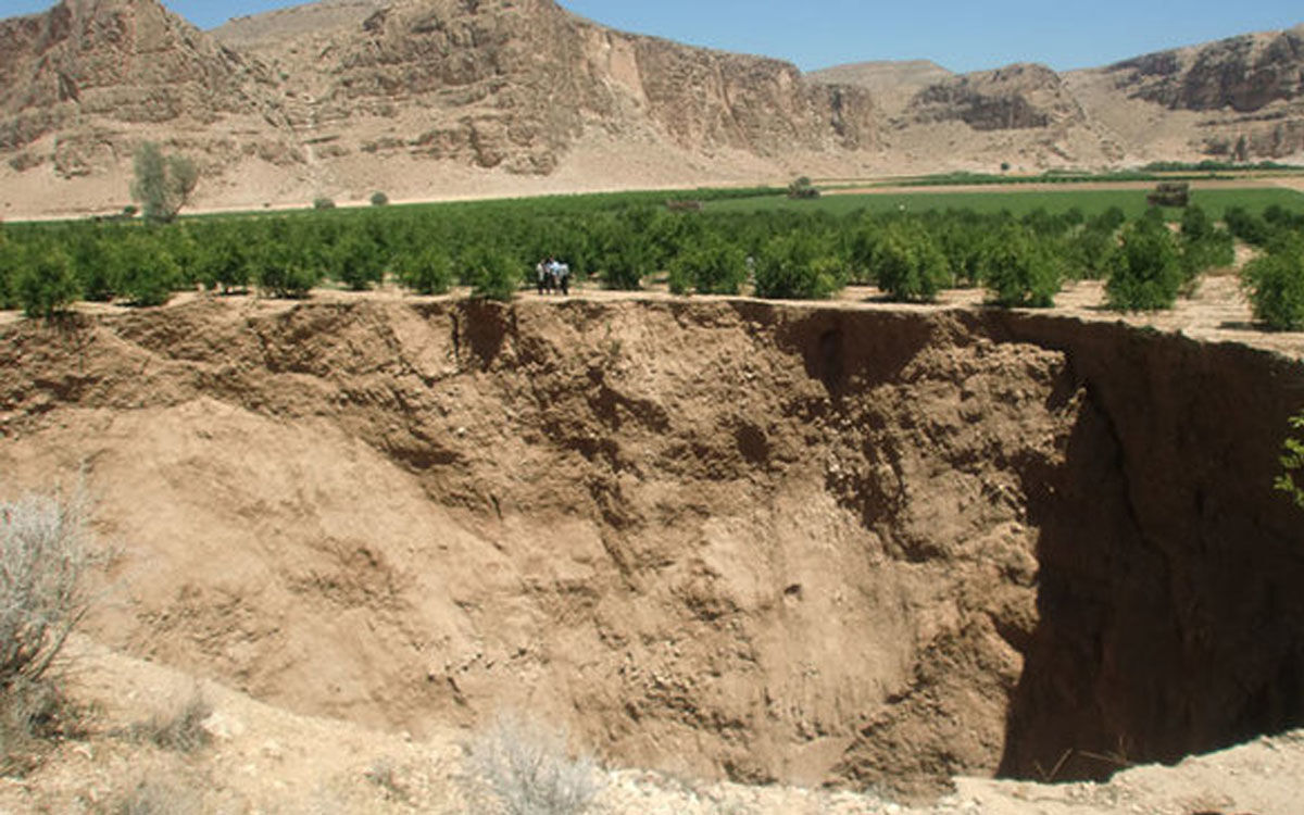 فرونشست زمین در اصفهان در شرایط فوق بحرانی است | افزایش احتمال مهاجرت