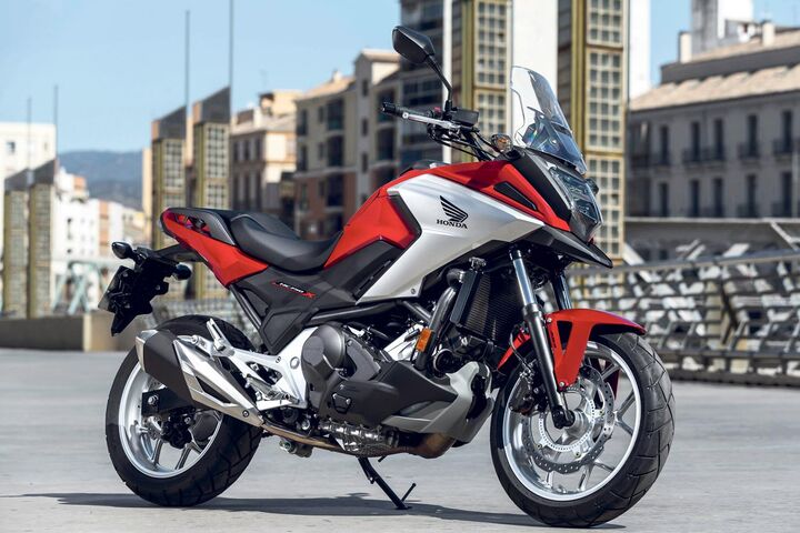 موتورسیکلت هوندا آماده آفرود نوردی می‌شود| NC۷۵۰X بی رقیب در جاده