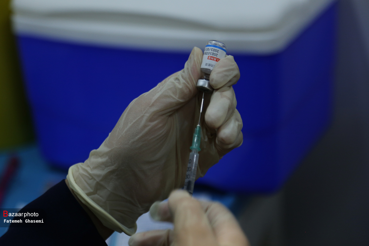 شروع موج جدید کرونا و صف کشیدن مردم برای تزریق واکسن
