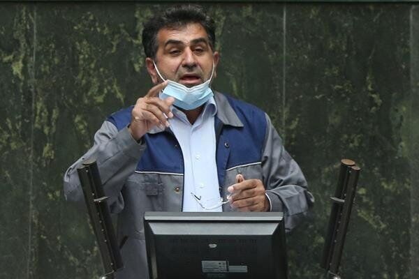 دولت به جای انداختن توپ به زمین مجلس، لایحه ساماندهی حقوق ها را تدوین کند