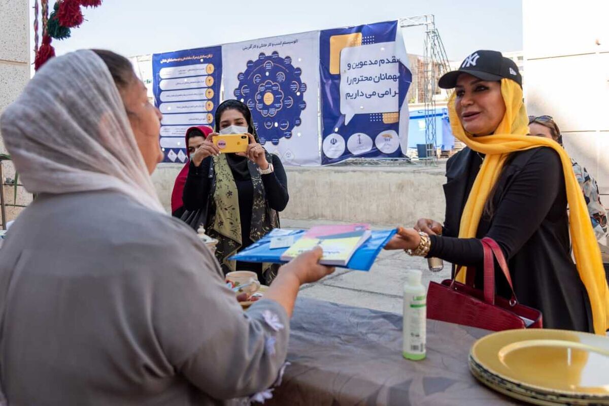 بازدید و حمایت بانوی کارآفرین از نخستین نمایشگاه مشاغل خانگی کشور در کرج