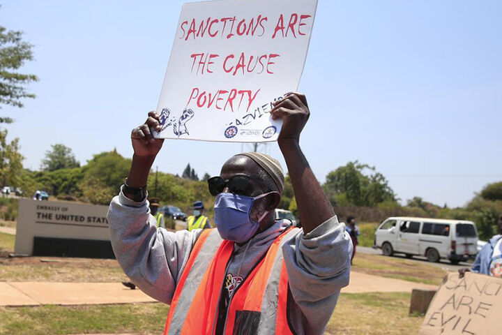 تظاهرات ضد آمریکایید در زیمبابوه