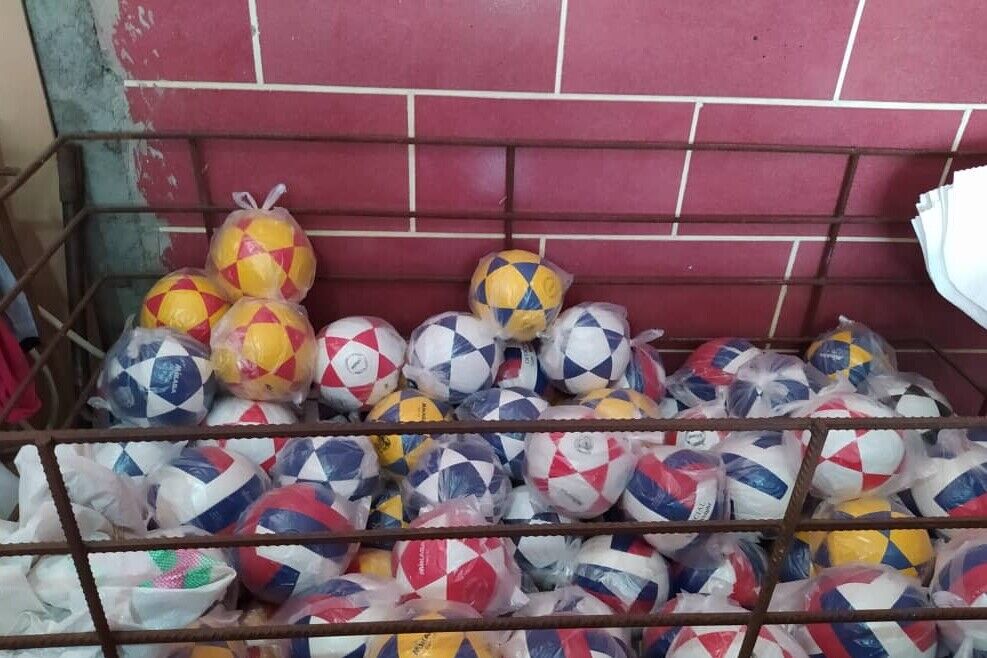 کارآفرینی با توپ در یک روستای بابل| دربی در زمین تولید