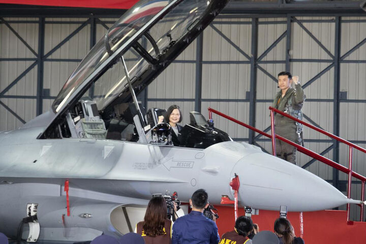 اورهال جنگنده های F16 تایوانی