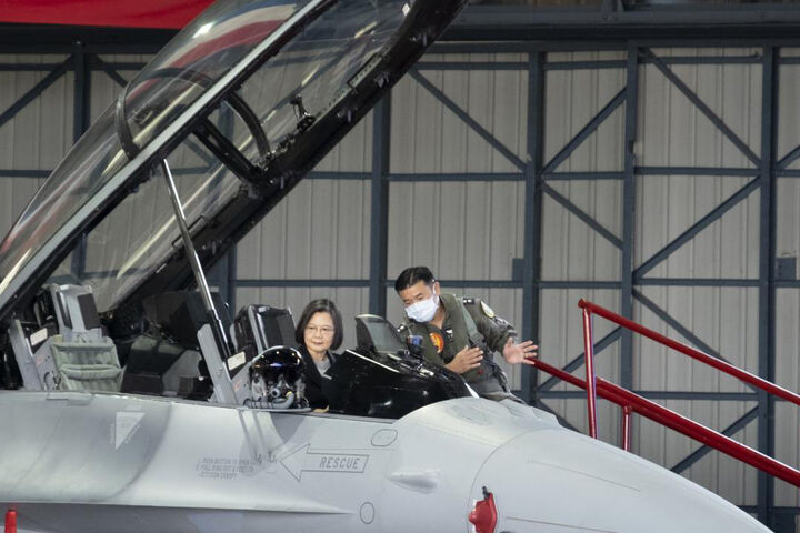 اورهال جنگنده های F16 تایوانی