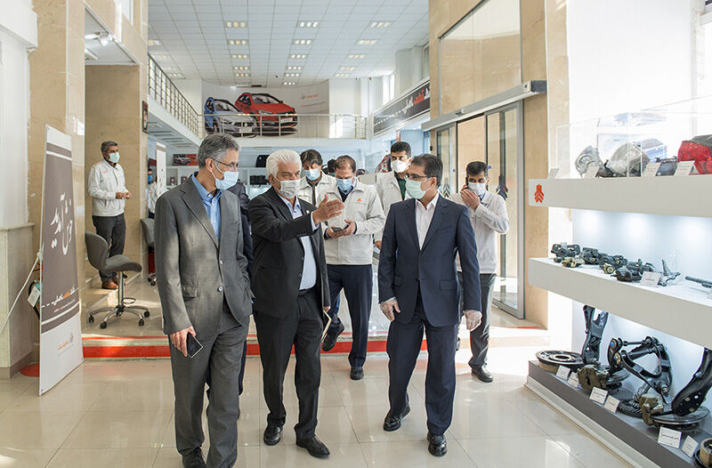 بازدید رئیس اتاق تهران از اولین بازارچه قطعات خودروسازی سایپا