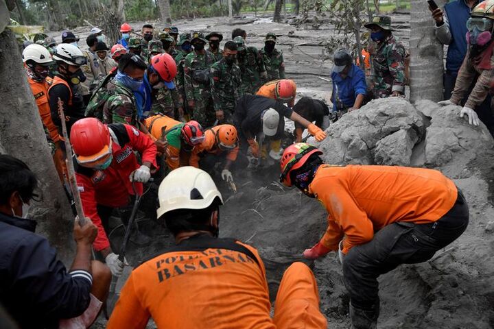 آتشفشان در اندونزی