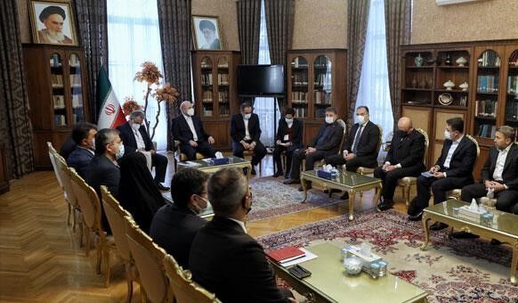 دیدار جمعی از سرمایه‌گذاران و مدیران عامل هلدینگ‌های بزرگ ترکیه‌ای با رئیس مجلس
