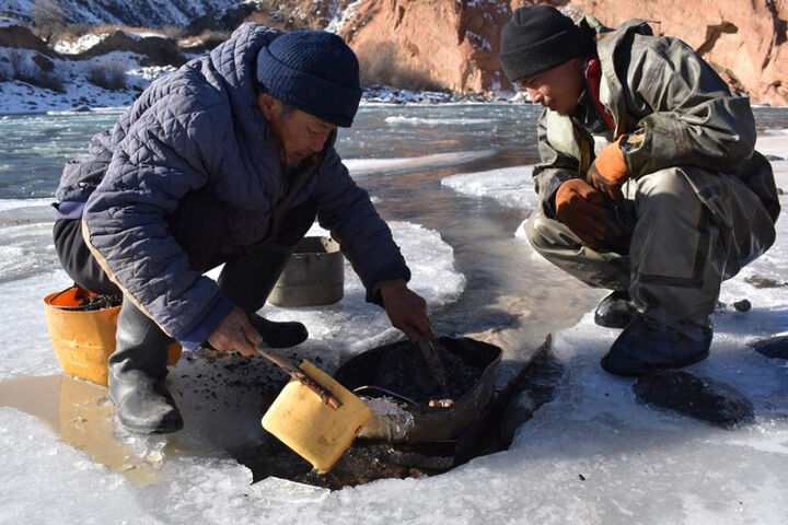 استخراج طلا روستاییان قرقیزستان