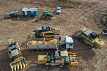 پهلوگیری نخستین کشتی حامل ذرت در بندر شهید رجایی