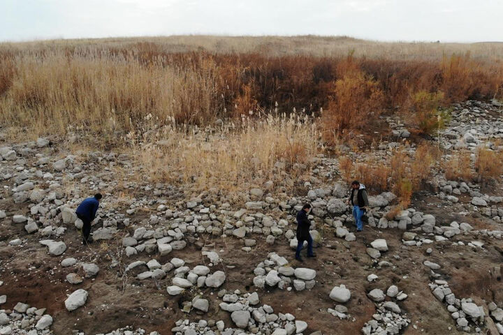 ظاهر شدن تپه های 4000 ساله با پایین رفتن آب سد آتاتورک