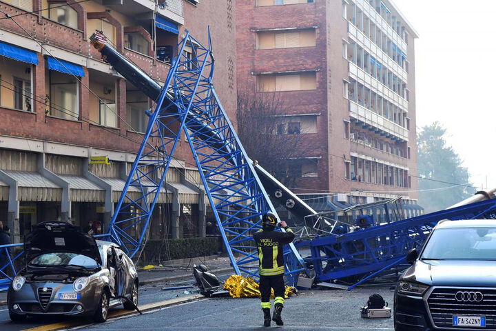 حادثه واژگونی جرثقیل در ایتالیا