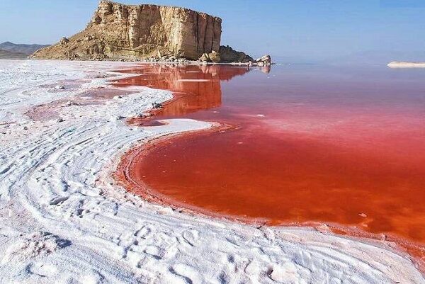 حجم آب دریاچه ارومیه ۲ میلیارد و یک هزار مترمکعب کاهش یافت