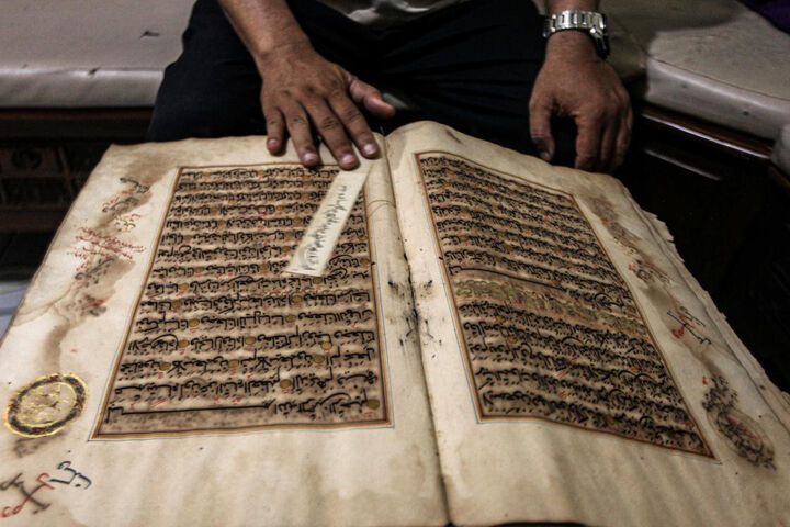 نسخه خطی 300 ساله ورق طلا قران