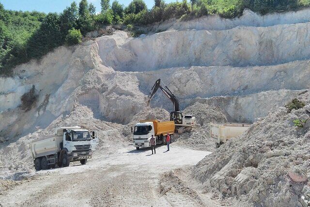 رفع موانع صدور مجوز محدوده‌های معدنی و اکتشافی واگذار شده زنجان
