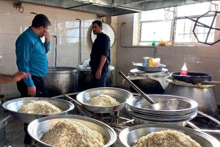  ۴۰ هزار پرس غذای گرم در استان سمنان توزیع می شود 