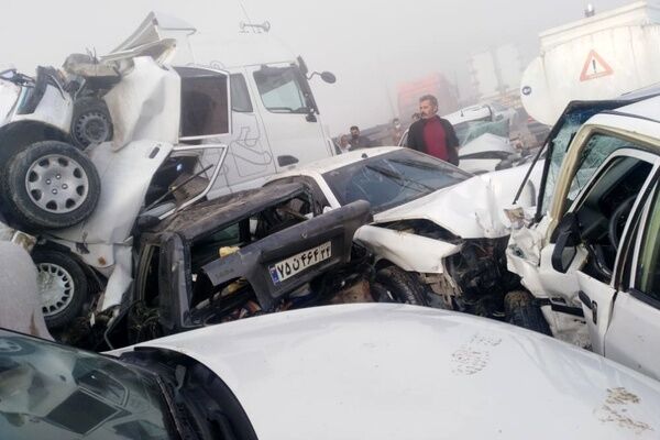  بازدید وزیر صمت از خودروهای حادثه تصادف زنجیره‌ای بهبهان
