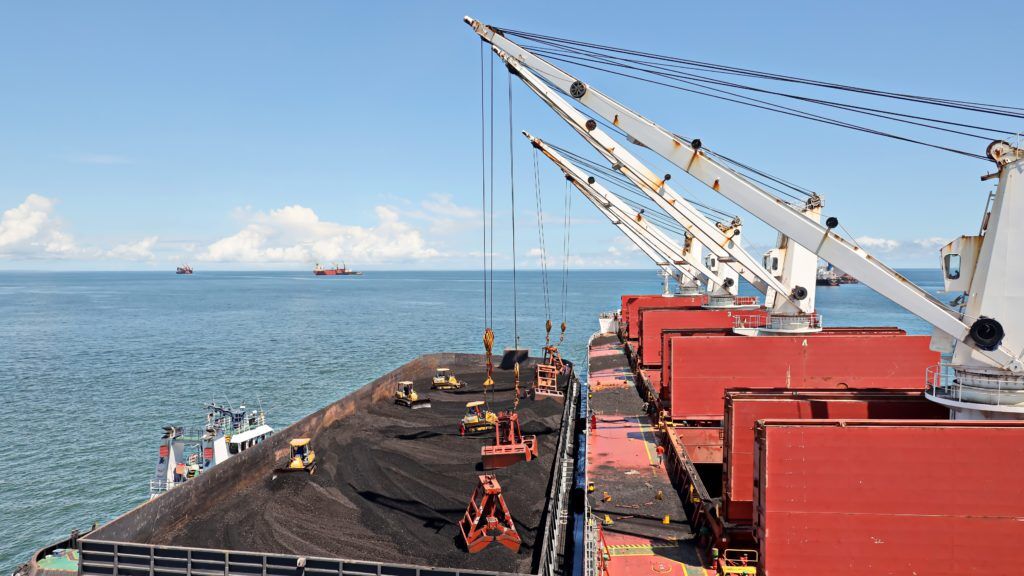 آیا اندونزی صادرات زغال سنگ را از سر می گیرد؟