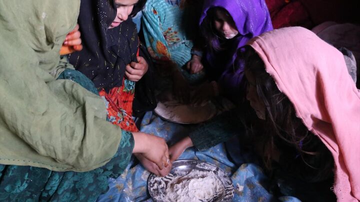 آرد; تنها غذای کودکان در هرات