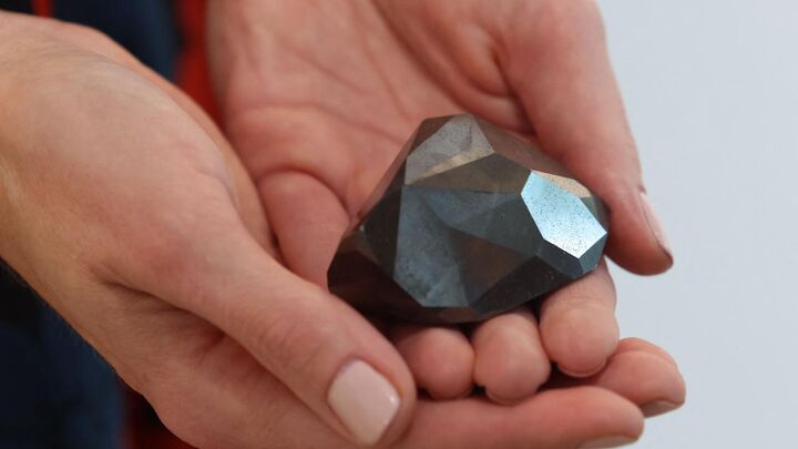 انیگما، بزرگترین الماس تراش خورده جهان