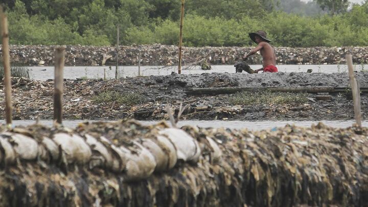کیلومترها زباله در اندونزی
