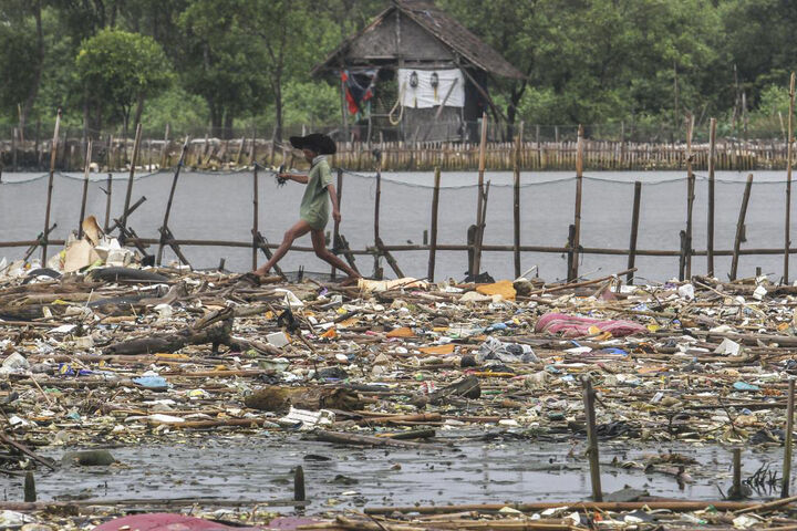 کیلومترها زباله در اندونزی