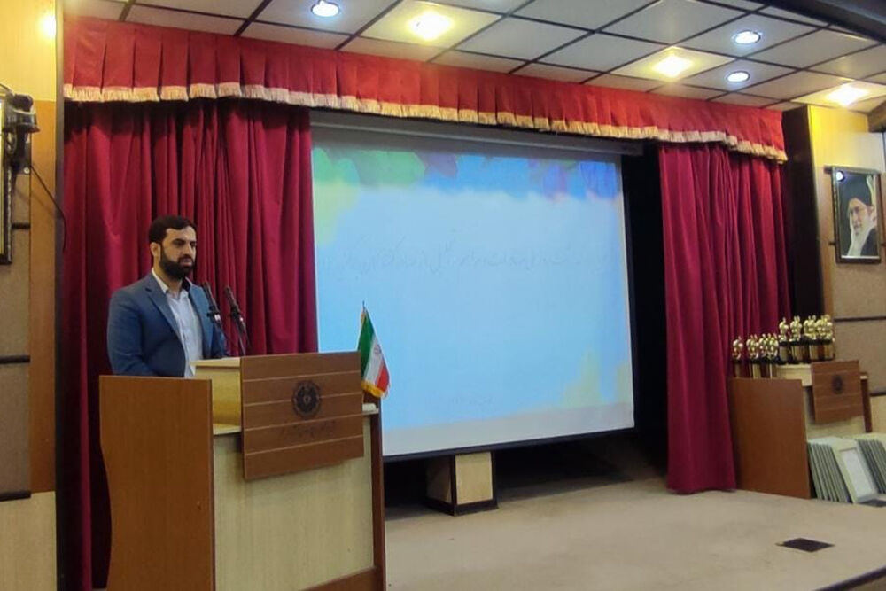 ظرفیت بالای قم در برندسازی صنعت کفش و فرش دست بافت | تجلیل از ۱۷ صادرکننده برتر