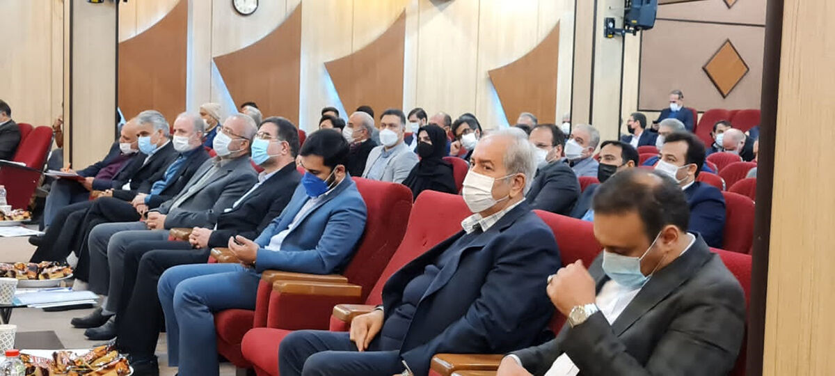 ظرفیت بالای قم در برندسازی صنعت کفش و فرش دست بافت | تجلیل از ۱۷ صادرکننده برتر