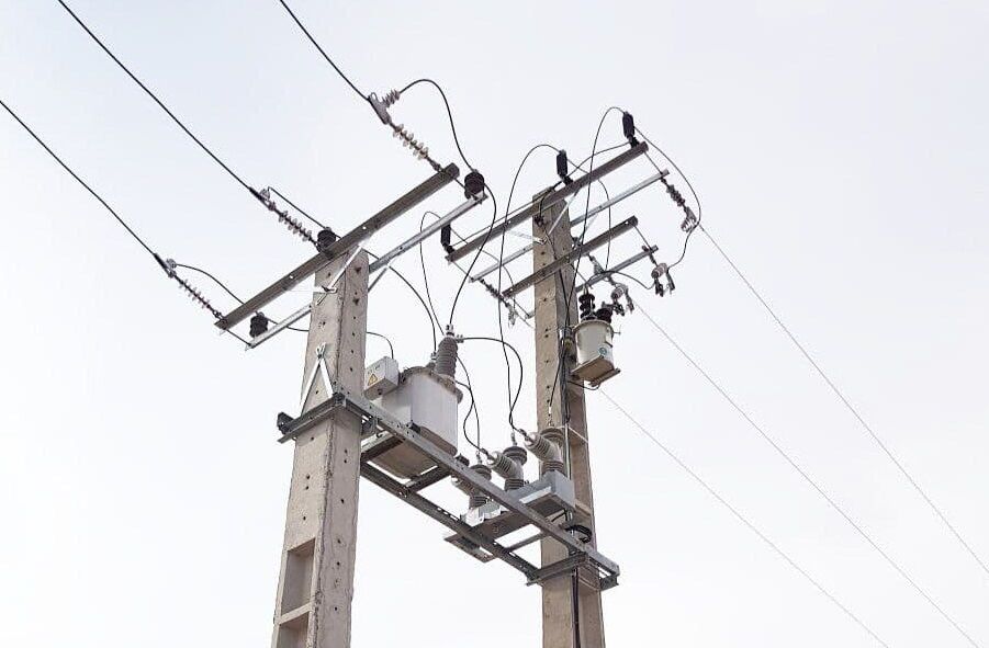 تبدیل ۵۲.۸ کیلومتر از شبکه‌های سیمی برق به کابل خودنگهدار در استان همدان
