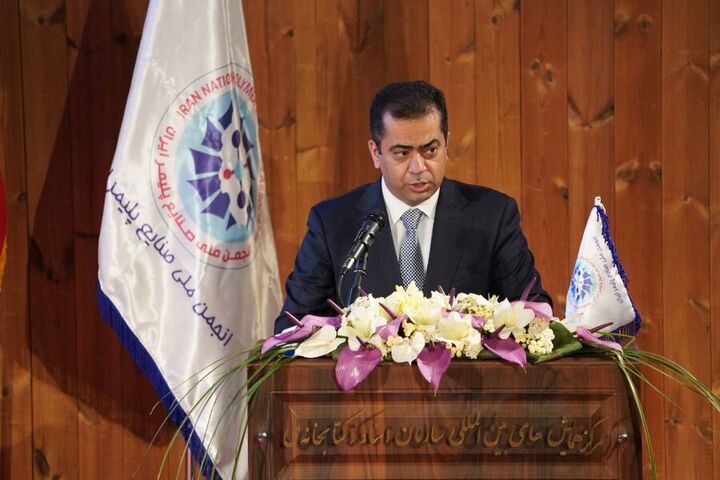 تعیین مواد خام و نیمهخام با مشارکت تشکلها و بخش خصوصی تعیین مواد خام و نیمهخام با مشارکت تشکلها و بخش خصوصی