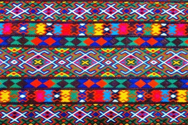 رد پای سوزن دوزی افغانستانی در بازار سیستان و بلوچستان| تیشه به ریشه هنری اصیل