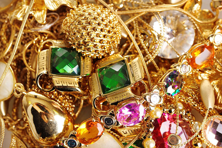 بانک مرکزی با دخالت سرعت صادرات صنعت طلا و جواهرات را گرفته است