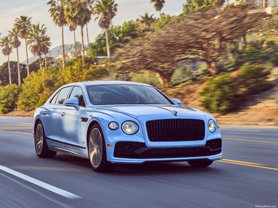 بنتلی لوکس ۵۳۶ اسب بخاری در خیابان ها