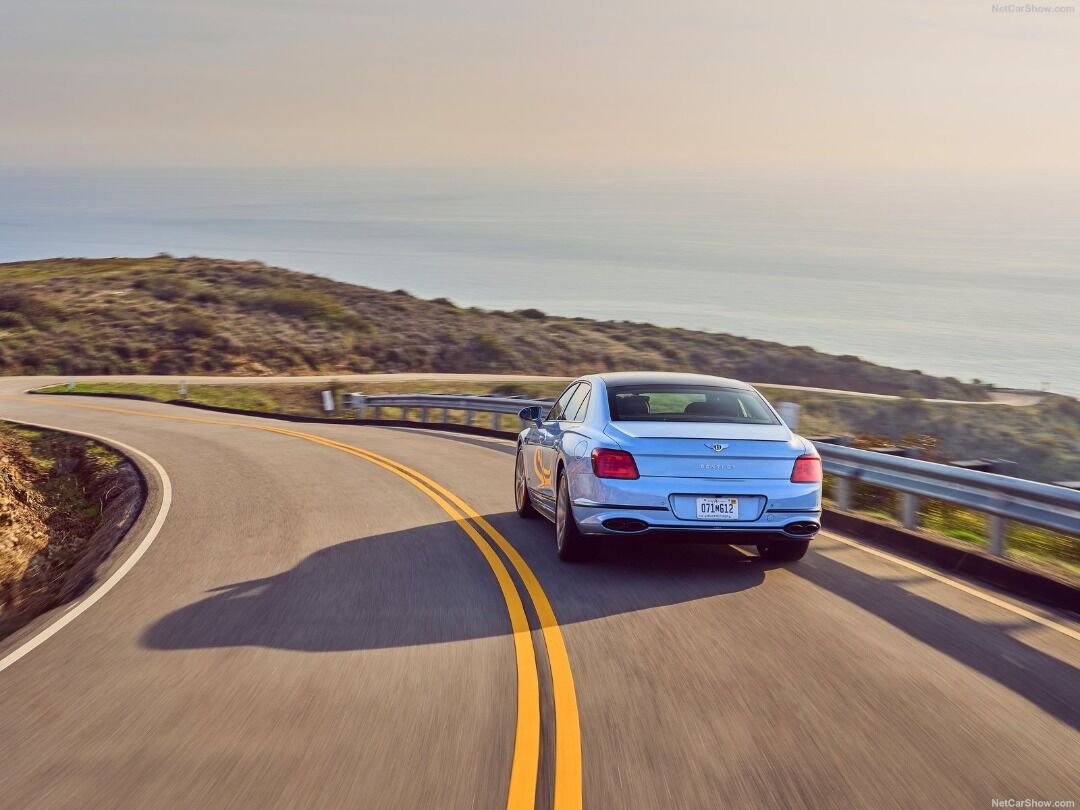 بنتلی لوکس ۵۳۶ اسب بخاری در خیابان ها